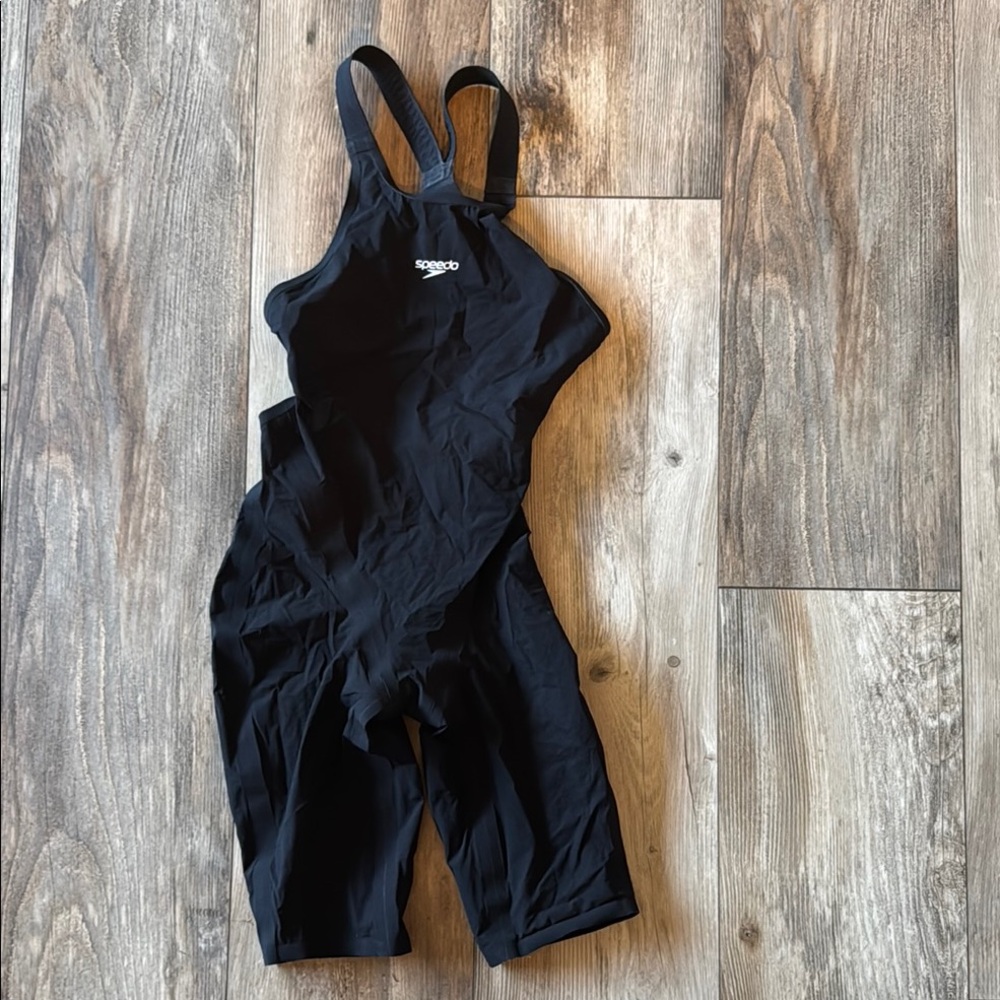 Speedo open back Valor tech suit size 20 with mesh bag, excellent condition.